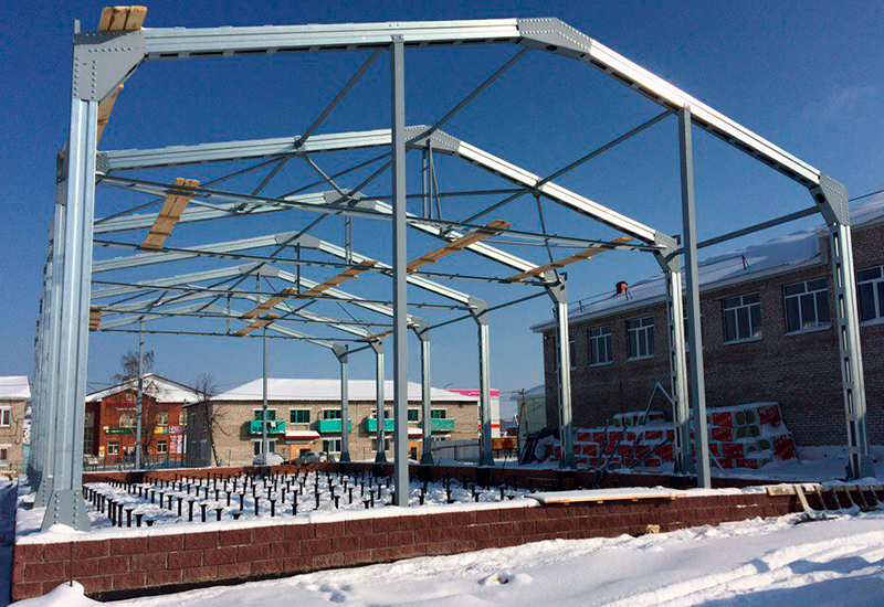 Установка винтовых свай под полы металлокаркасного спортивного зала