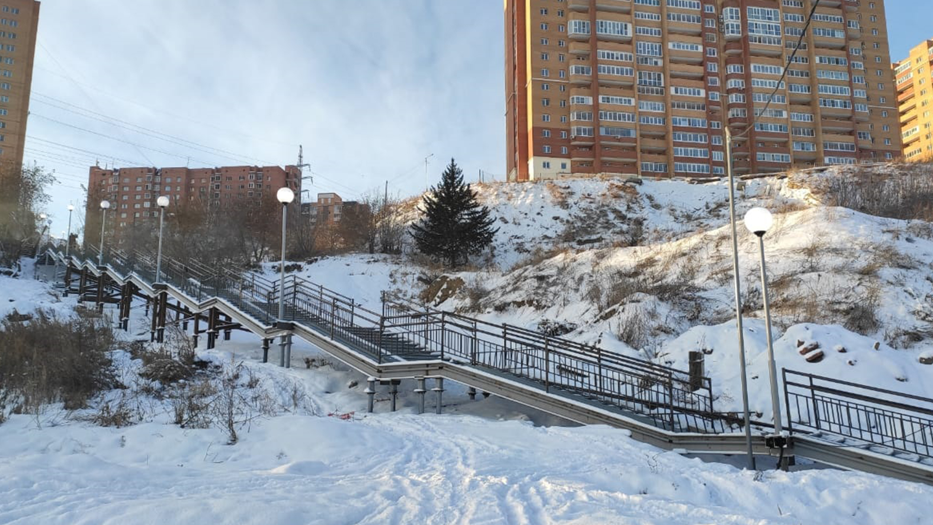 Строительство лестничного схода на винтовых сваях Строительство лестничного схода на винтовых сваях