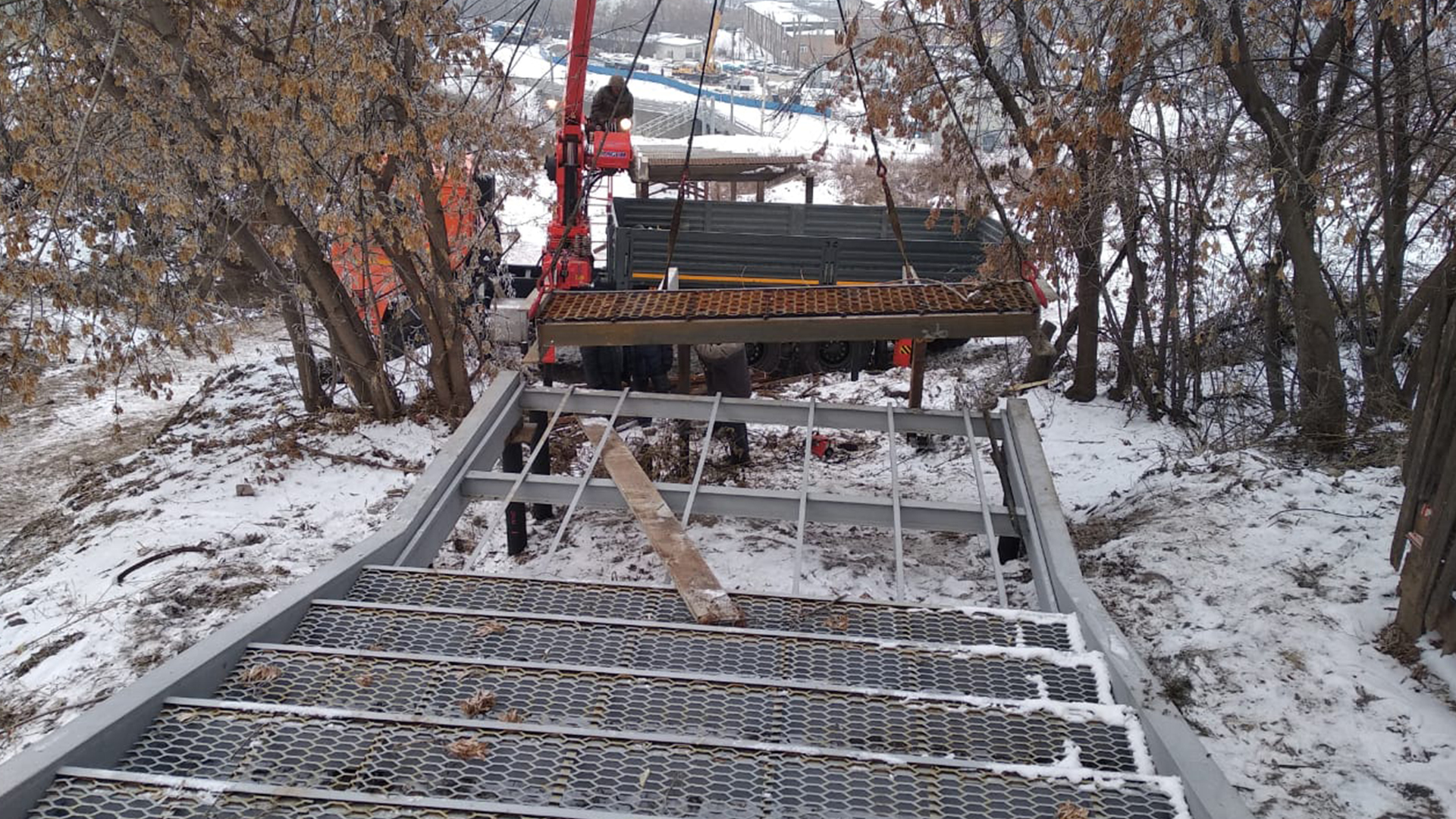 Строительство лестничного схода на винтовых сваях 4 Строительство лестничного схода на винтовых сваях 4