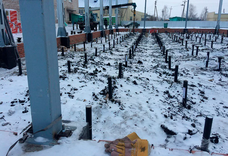 Установка винтовых свай под полы металлокаркасного спортивного зала 2 Установка винтовых свай под полы металлокаркасного спортивного зала 2