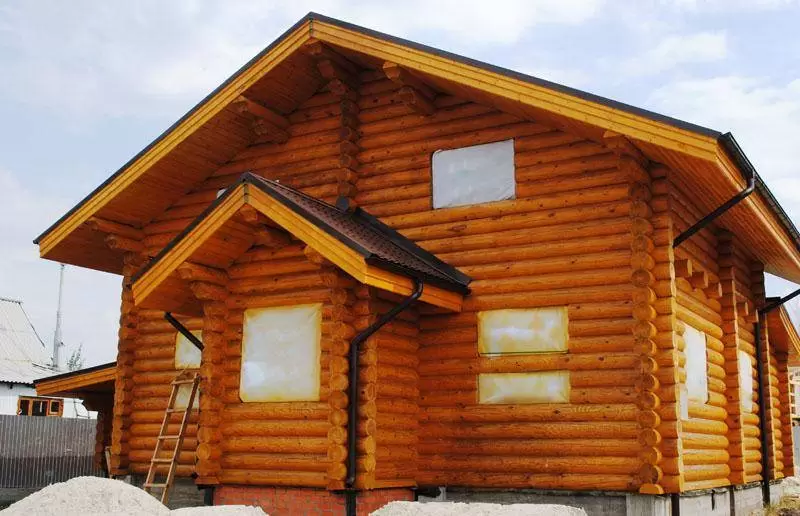 Дом из бревна 8х11 м Дом из бревна 8х11 м