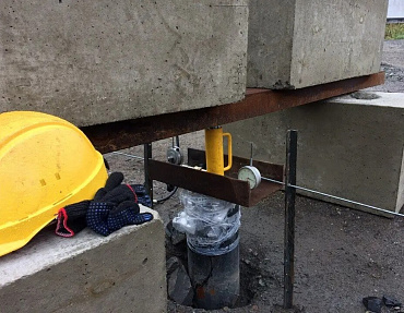 Монтаж и статические испытания фундамента блока каталитической депарафинизации, Анжерский НПЗ