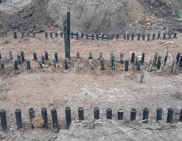 Завершилось строительство фундамента под автодорожный мост на винтовых сваях