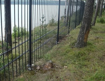 В Тюменской области завершилось строительство самого длинного забора