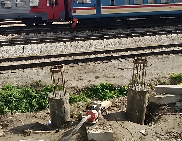 Строительство фундаментов пассажирских железнодорожных платформ с применением винтовых свай