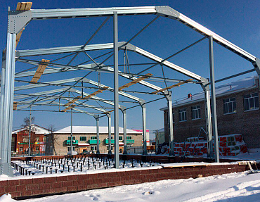 Установка винтовых свай под полы металлокаркасного спортивного зала