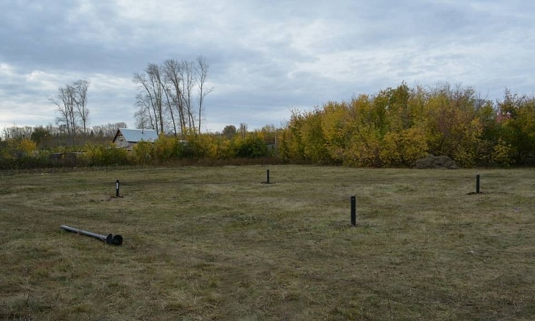 По аналогии завинчивается четвертая свая. Допустимым считается отклонение размеров диагоналей до 100 мм (при условии, что установка производится в сложных грунтовых условиях).