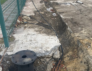 Фундаменты из винтовых свай для опор освещения на спортивной площадке в Керчи