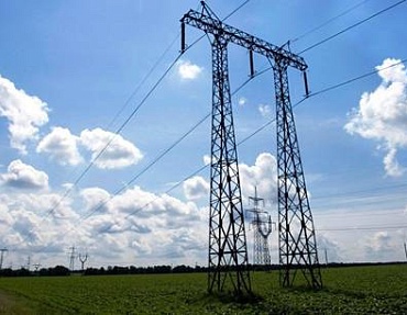 Установлен фундамент из винтовых свай под электростанцию