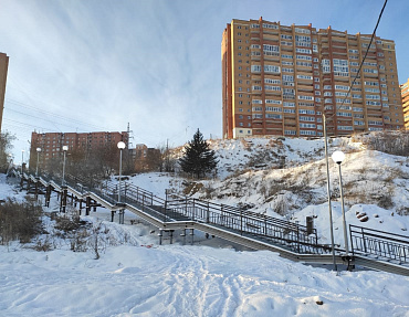 Строительство лестничного схода на винтовых сваях в Красноярске