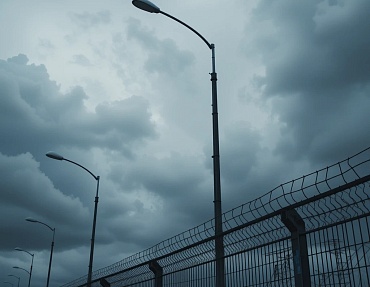 Устройство фундамента стоек периметрального ограждения и осветительного оборудования