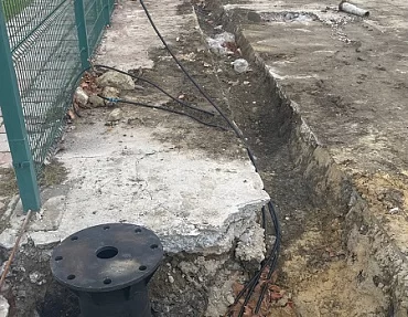 Фундаменты из винтовых свай для опор освещения на спортивной площадке в Керчи