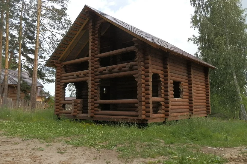 Дом из бревна 9х9 м