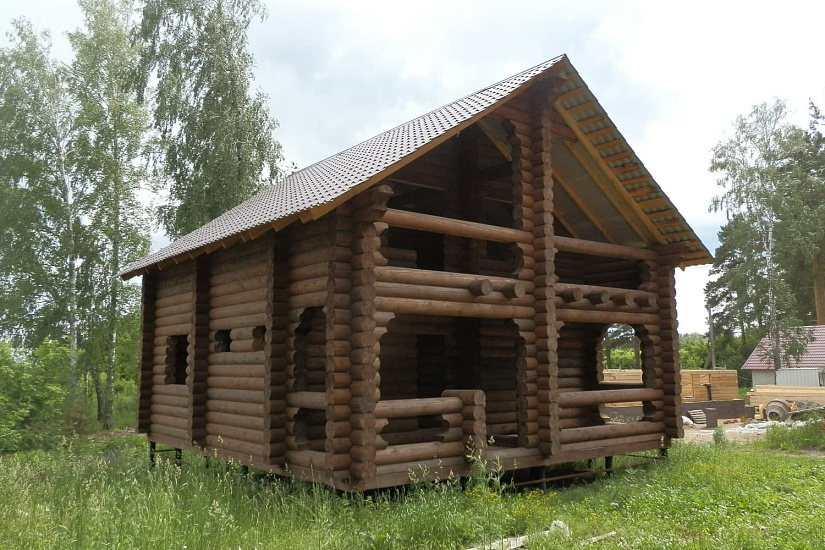 Дом из бревна 9х9 м